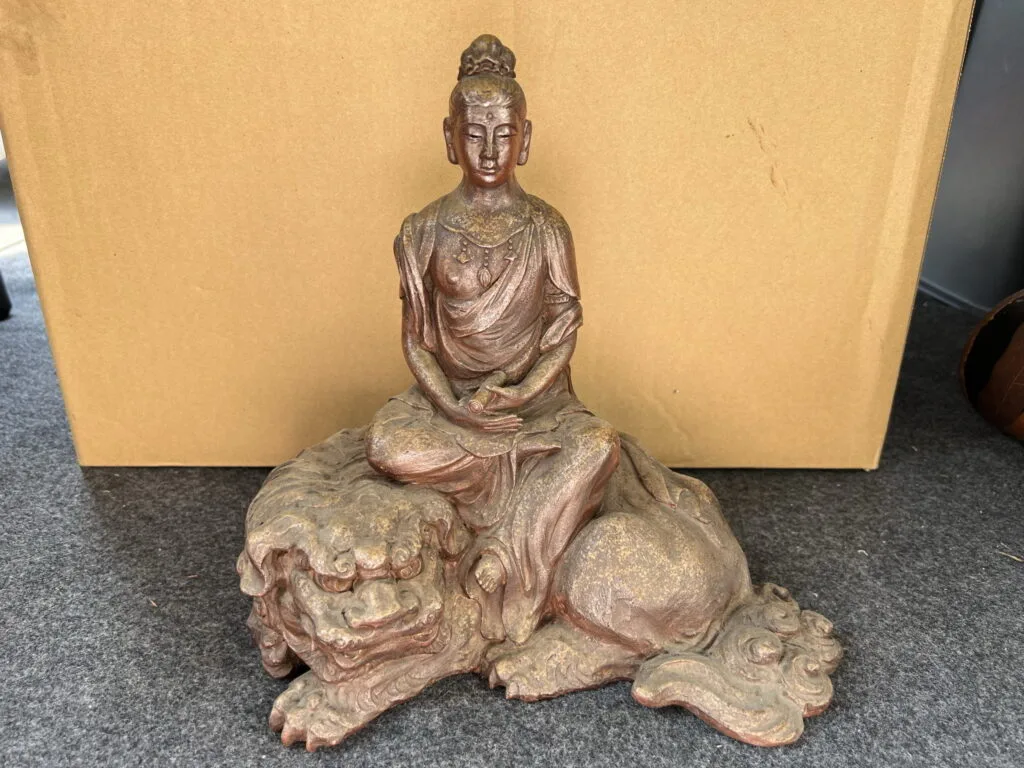 備前焼西村春湖作 手捻り獅子上観音置物を買取致しました | 骨董品買取
