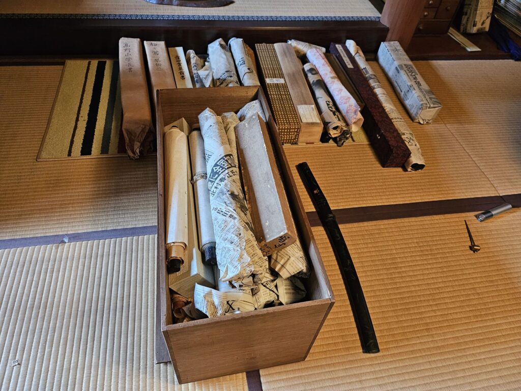 倉敷市阿智で掛け軸 刀剣を買取致しました