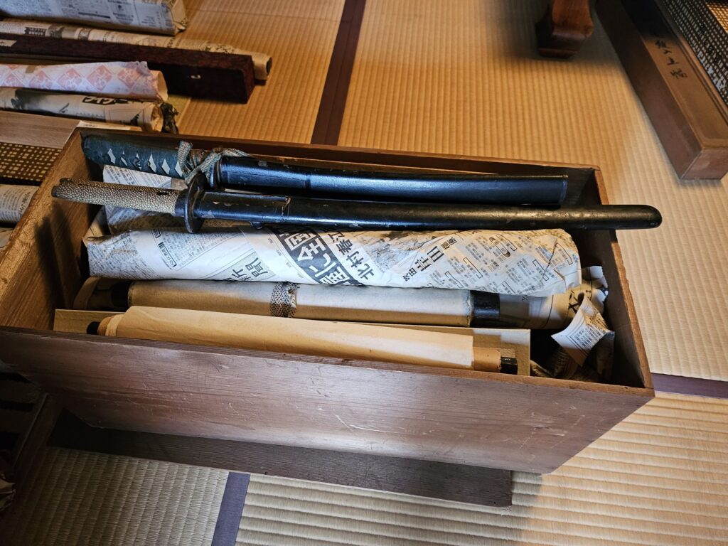 倉敷市阿智で掛け軸 刀剣を買取致しました