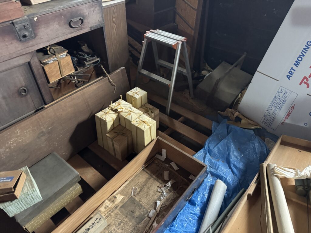 岡山で蔵の整理、骨董品の買取は
『さくや』へお任せ下さい